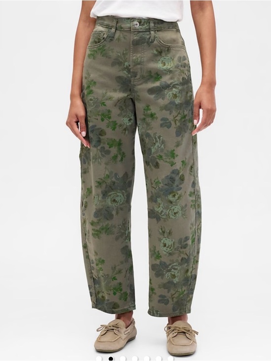 GAP Denim - Gap High Rise Floral Print Barrel Jeans in Green